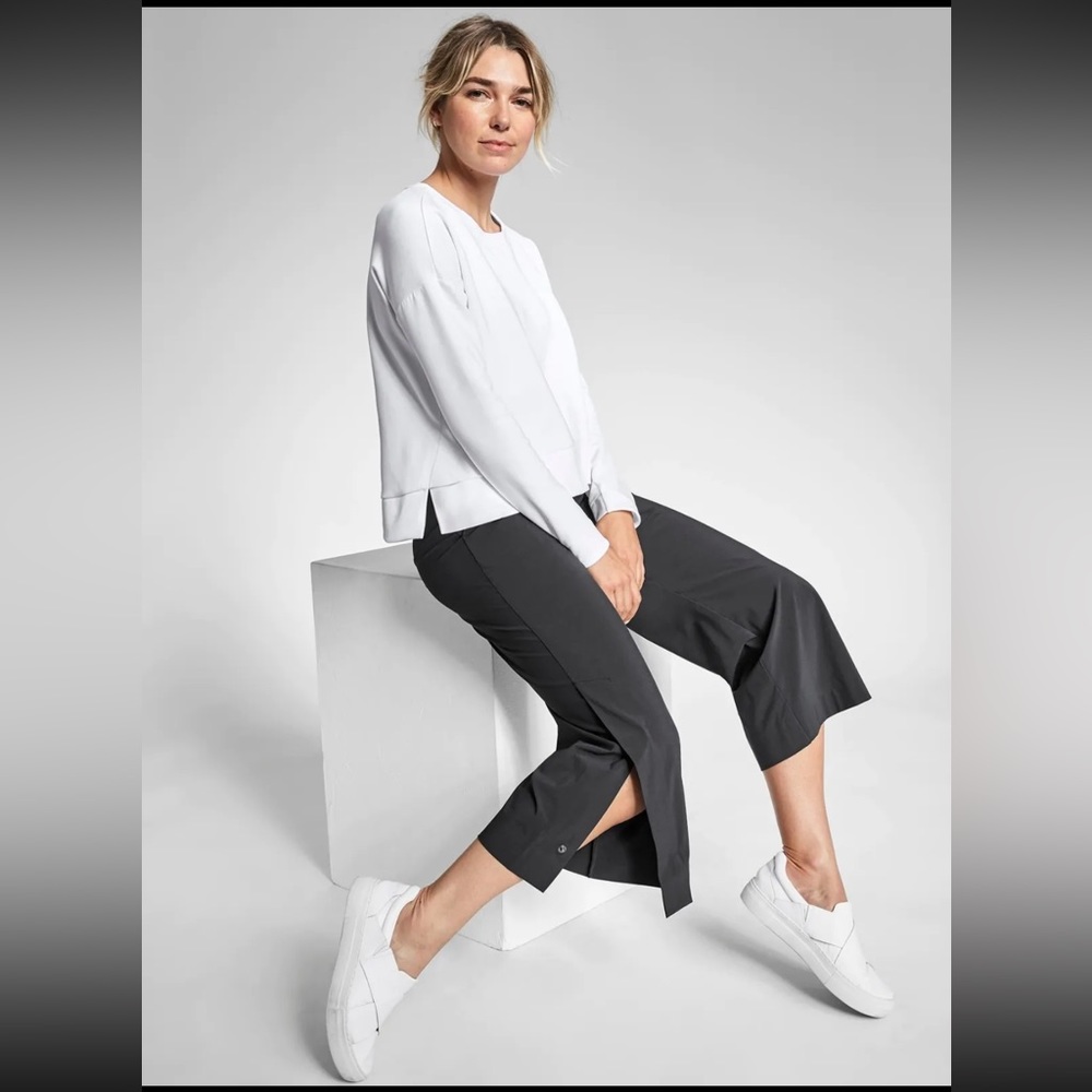 NWOT Athleta Tribeca Crop, Black, 6